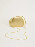 Bolso de mano de metal dorado